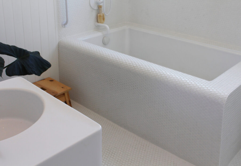 hall bathtub // Carriage House by Sky Lanigan for Medium Plenty